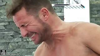 西洋男女836-DAVID 忍住射精叫聲的表情